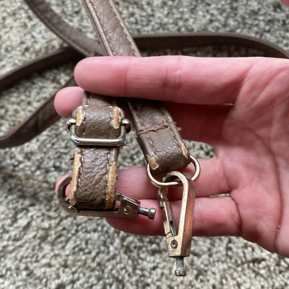 🤯BYE 🤯RARE AUTHENTIC  Salvatore Ferragamo Vintage Gancini Crossbody Bag